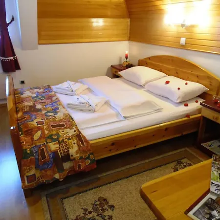 Kraljevi Konaci * Zlatibor